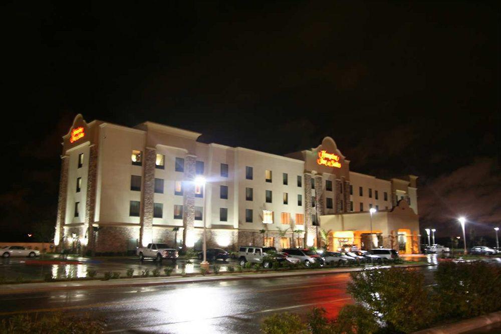 Hampton Inn & Suites Mission Exterior photo